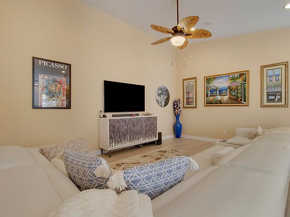 4th image of 925 Magdalena Road