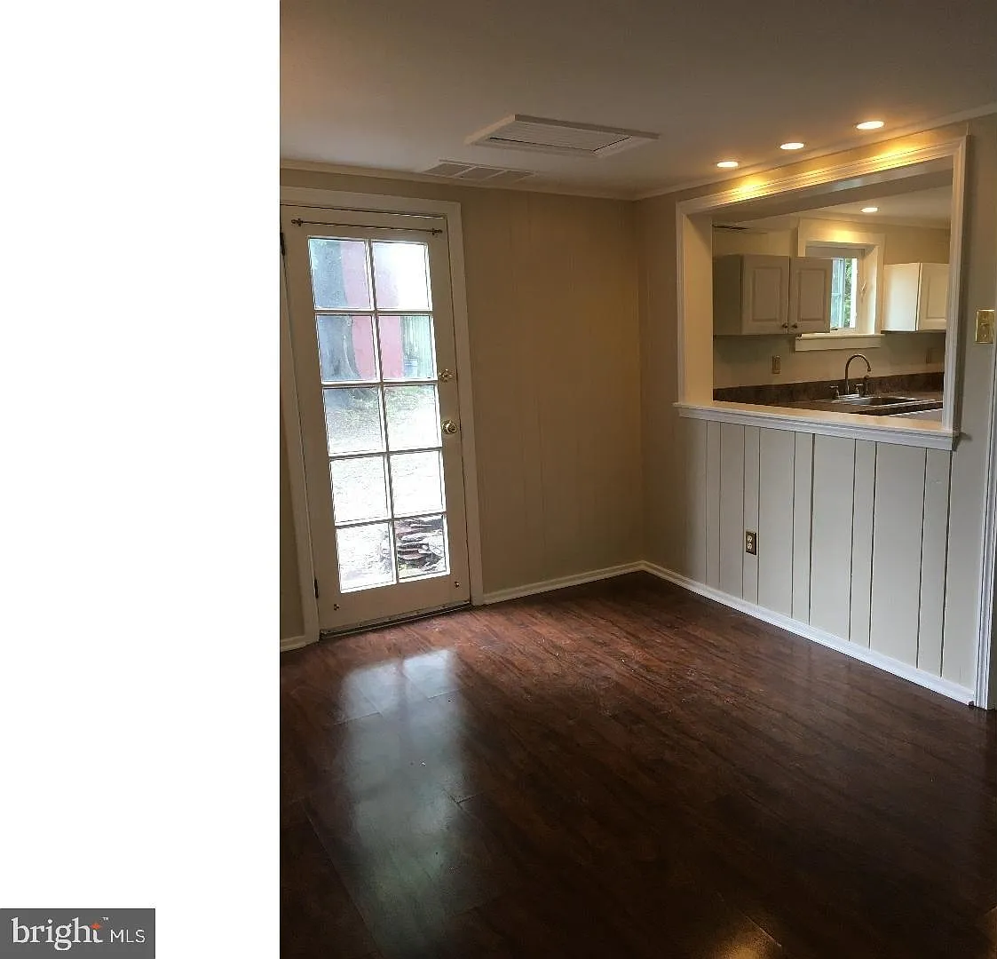 2 bed, 1.0 bath, $1,950 — Photo 2