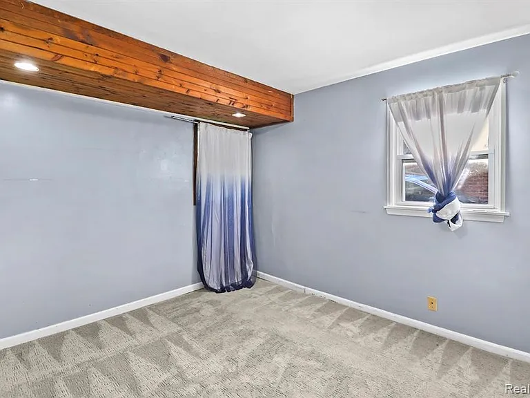 25016 Lehigh St — Photo 14