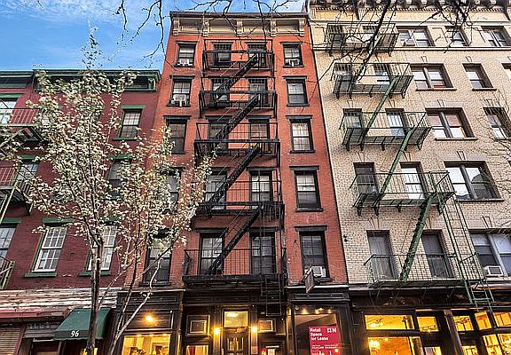 5th image of 98 Christopher St APT 15