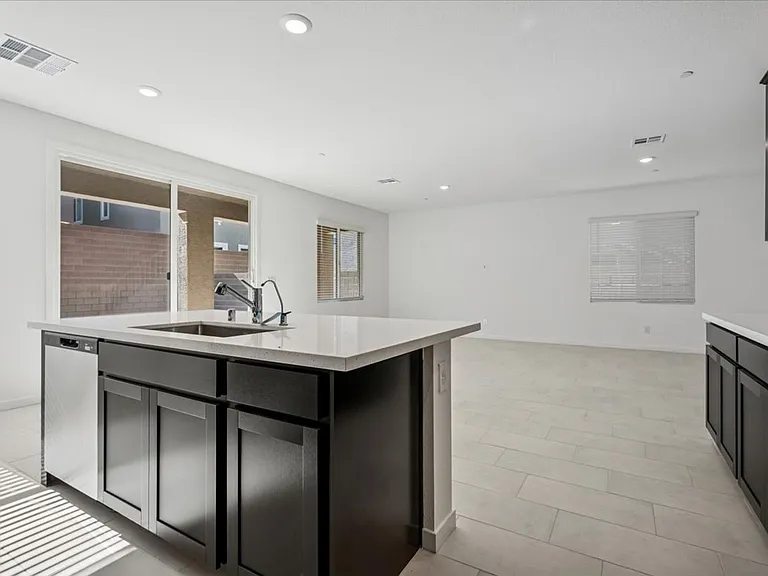 311 Mount Tyndall St — Photo 25