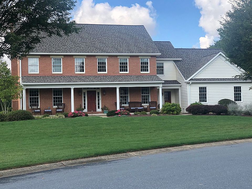 2nd image of 1327 Beaconfield Ln