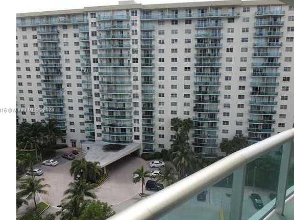 4th image of 19380 Collins Ave APT 1025