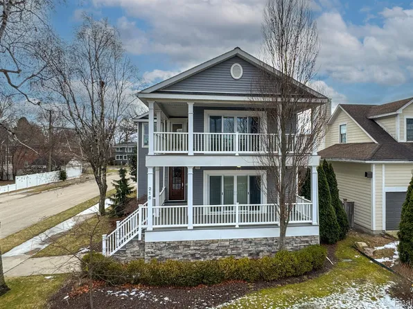 216 E Kenilworth Ave, Royal Oak, MI 48067