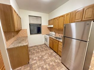 21-09 38th St #2I, Astoria, NY 11105