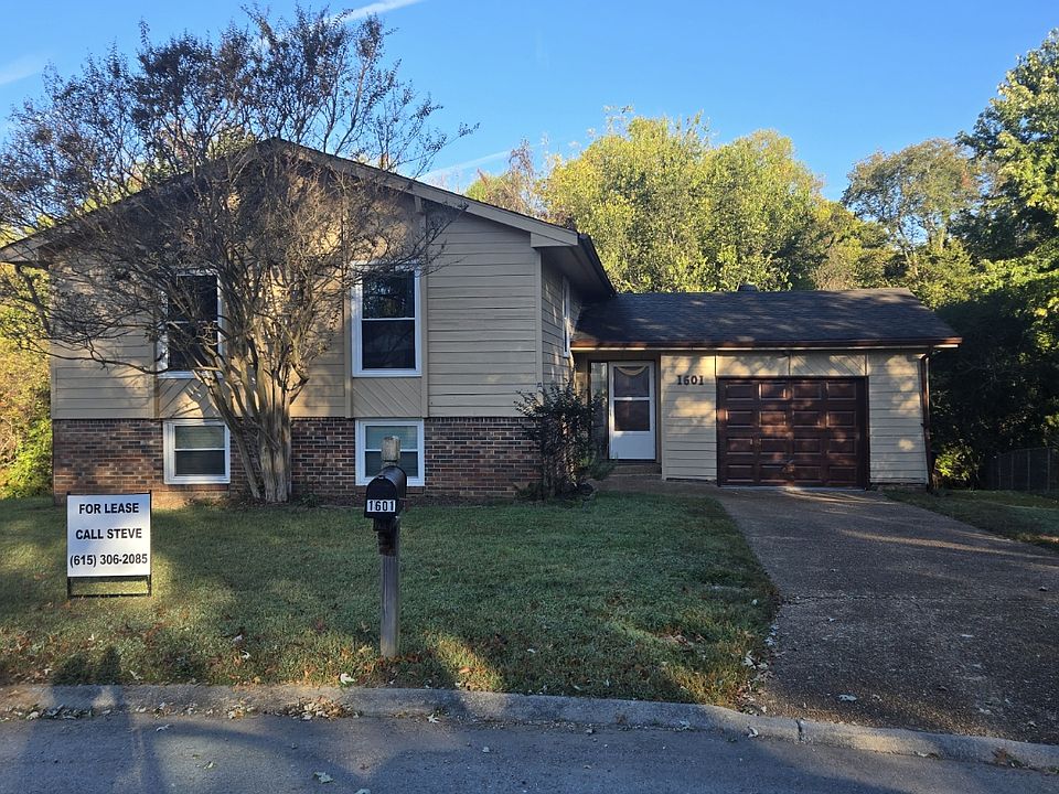 Front of 1601 Woodland Ct