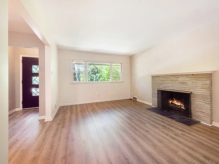845 Mount Pleasant Ave — Photo 4