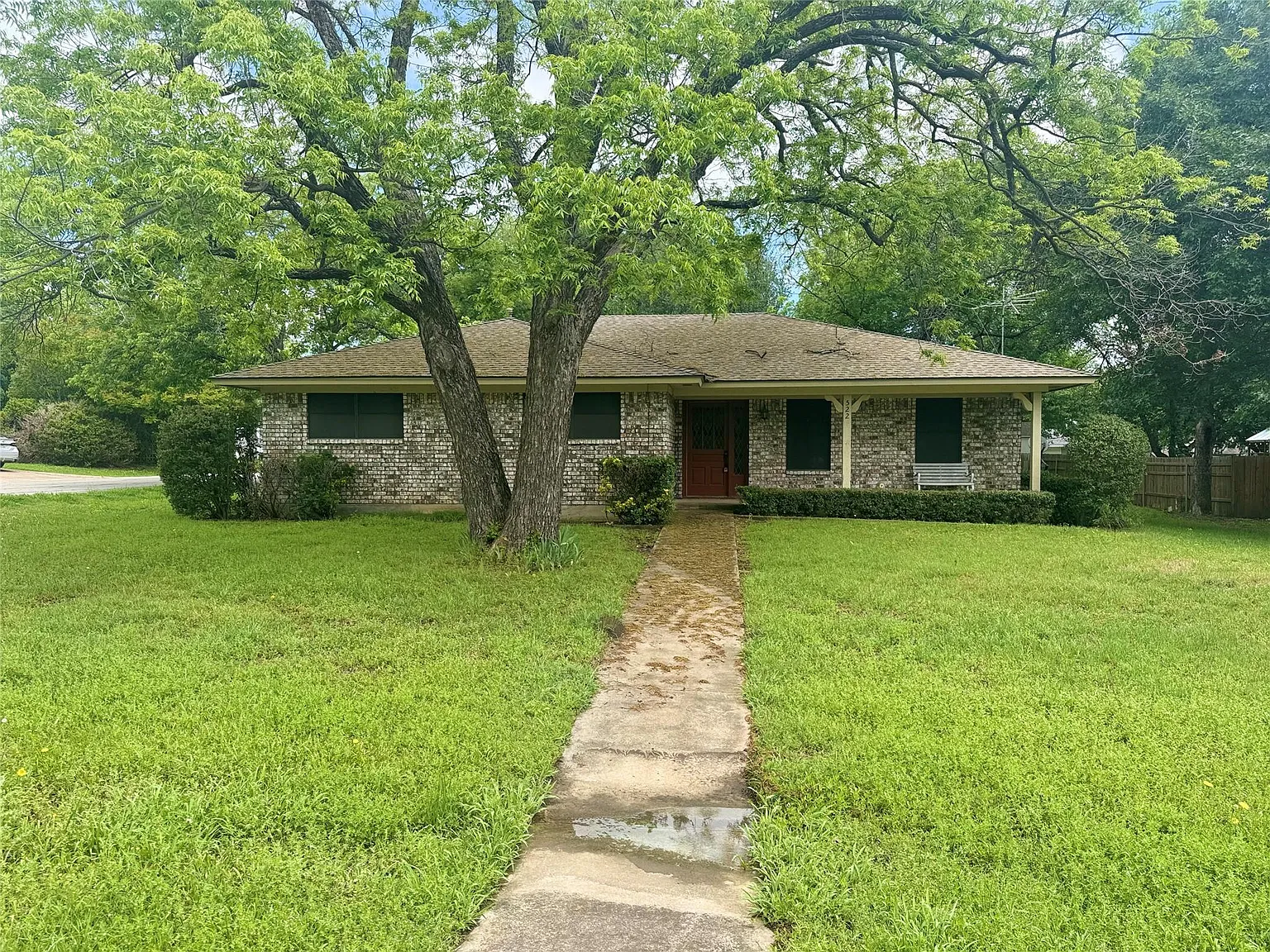 3 bed, 1621 sqft, $1,950 — Photo 1