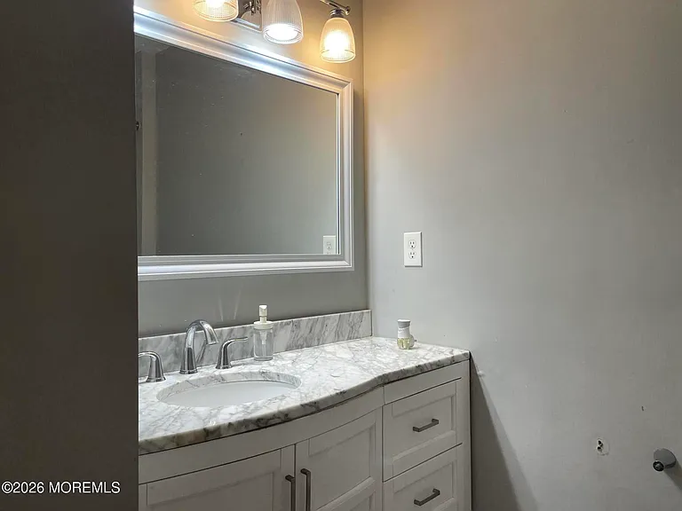 162 Linden Ave #B — Photo 11
