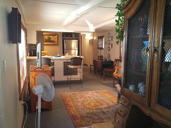 Hallway to Living area/kitchen