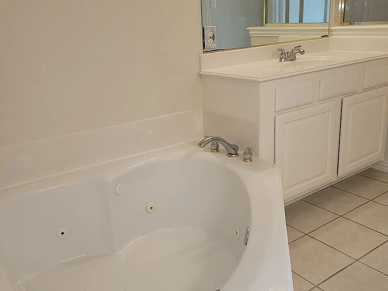 primary bath spa jet tub