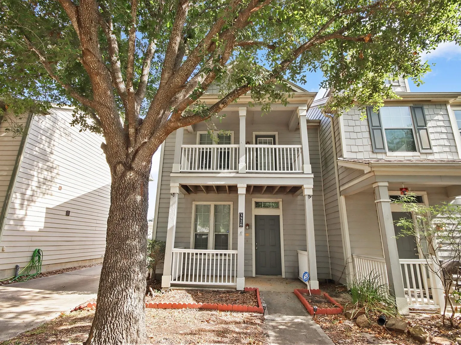 2 bed, 2.5 bath, 1240 sqft, $1,650 — Photo 2