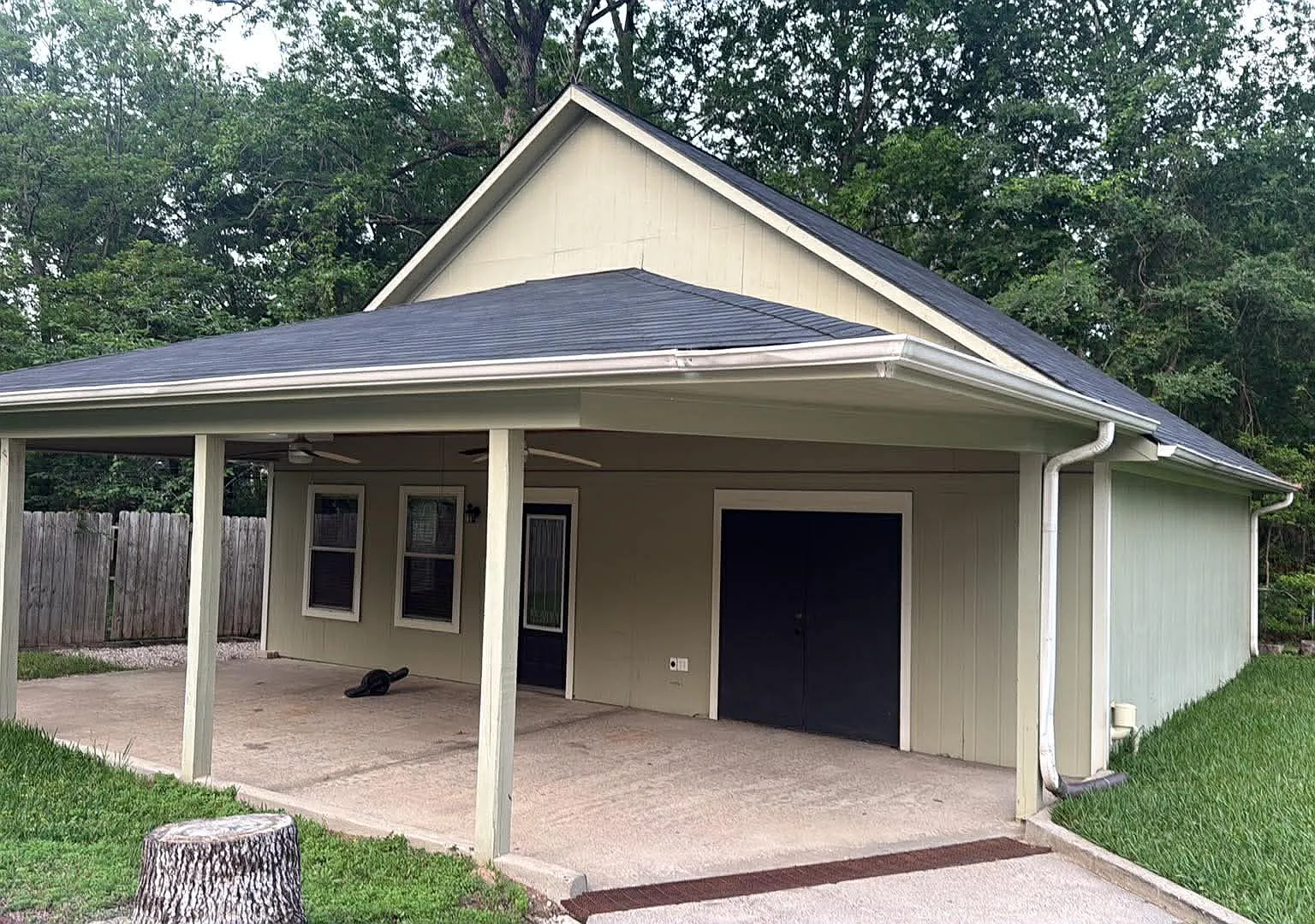 2 bed, 910 sqft, $1,350 — Photo 1