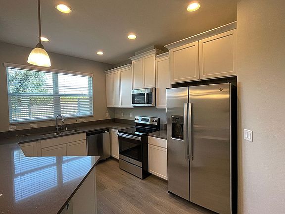 3rd image of 29925 Southwell Ln