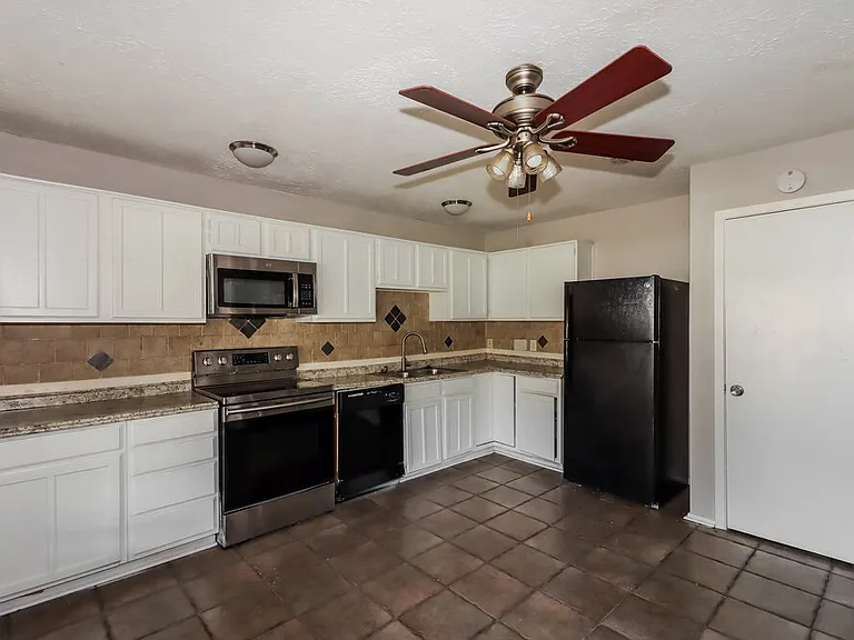13916 Bonnercrest Dr — Photo 9
