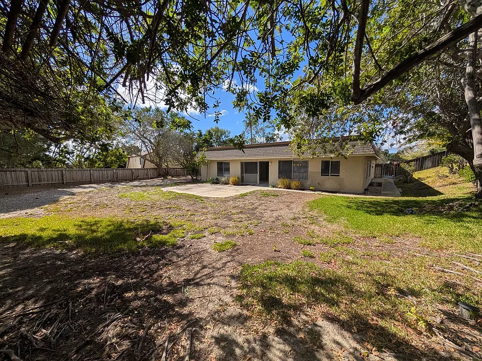 2042 Valley Rd