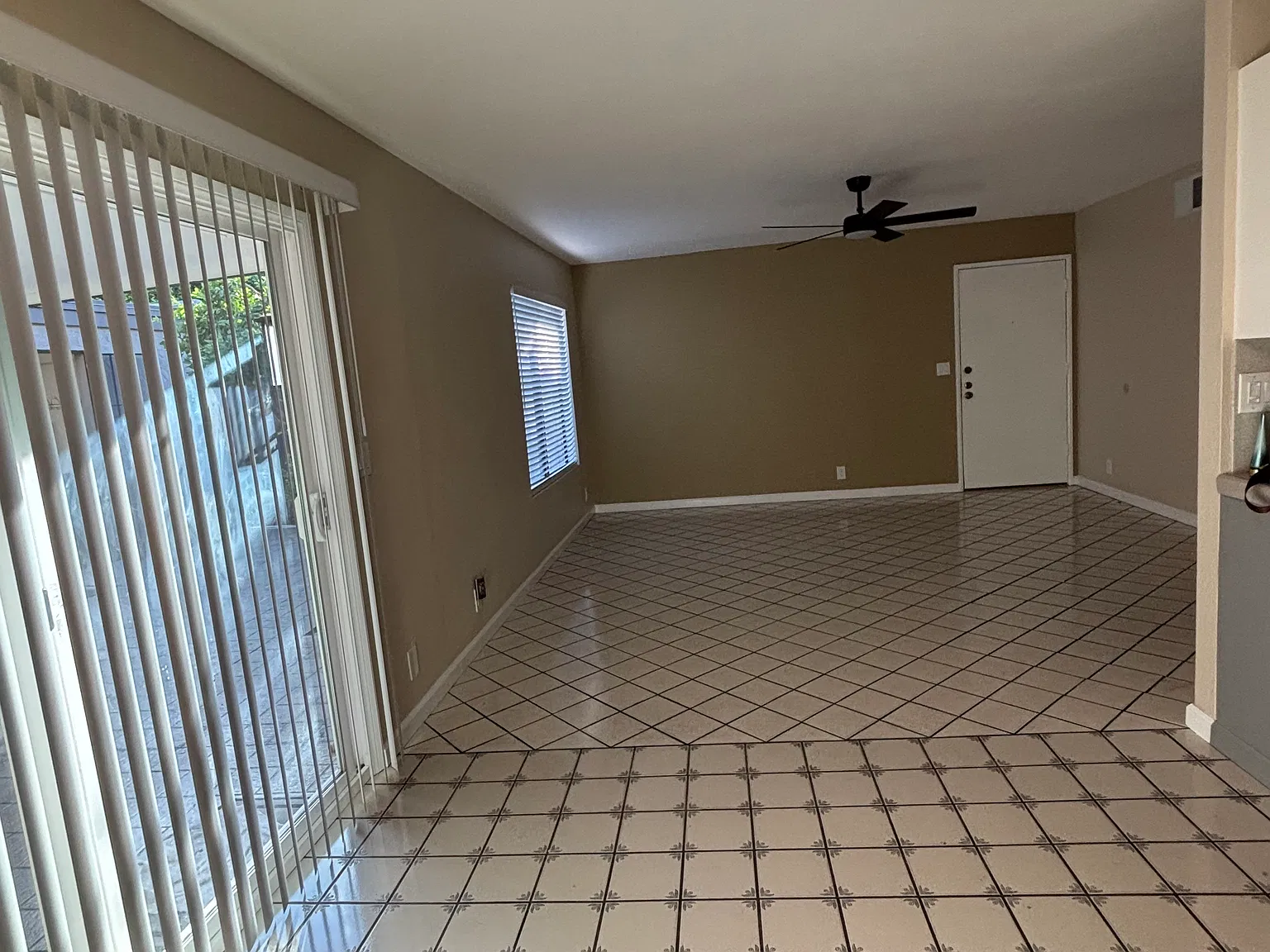 3 bed, 1148 sqft, $3,100 — Photo 3