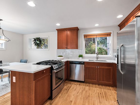 5th image of 1818 Franklin Ave E