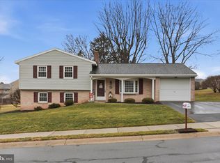 842 N 4th St, Denver, PA 17517