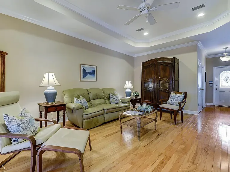 109 Austin Ryan Dr #109 — Photo 8