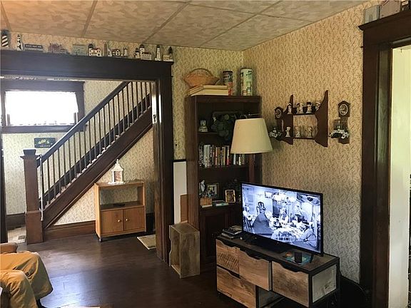 5th image of 1936 Hanna St
