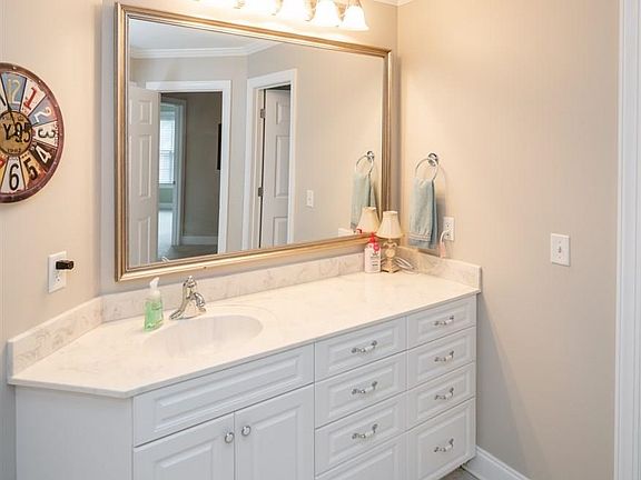 5th image of 133 Holland Trace Cir
