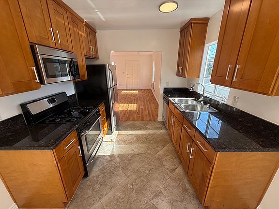 3rd image of 1811 N Garfield Pl #9J