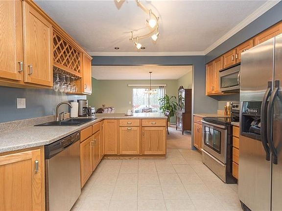 4th image of 768 Sunset Cir