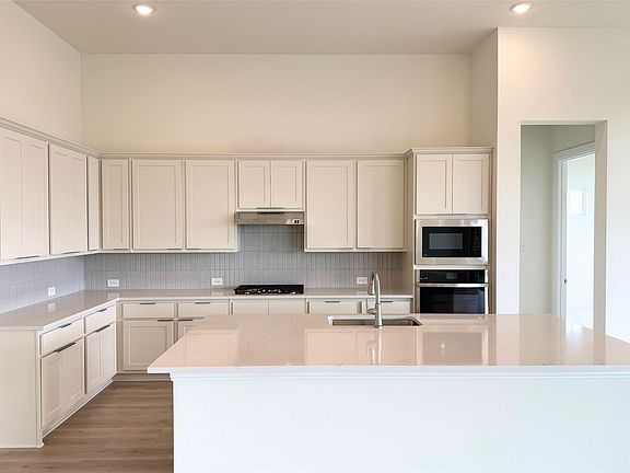 5th image of 9829 Palermo Ln