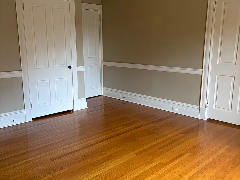 2nd room/ den/ dining room/ guest room