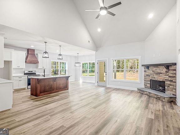 4th image of 1685 Sewell Rd