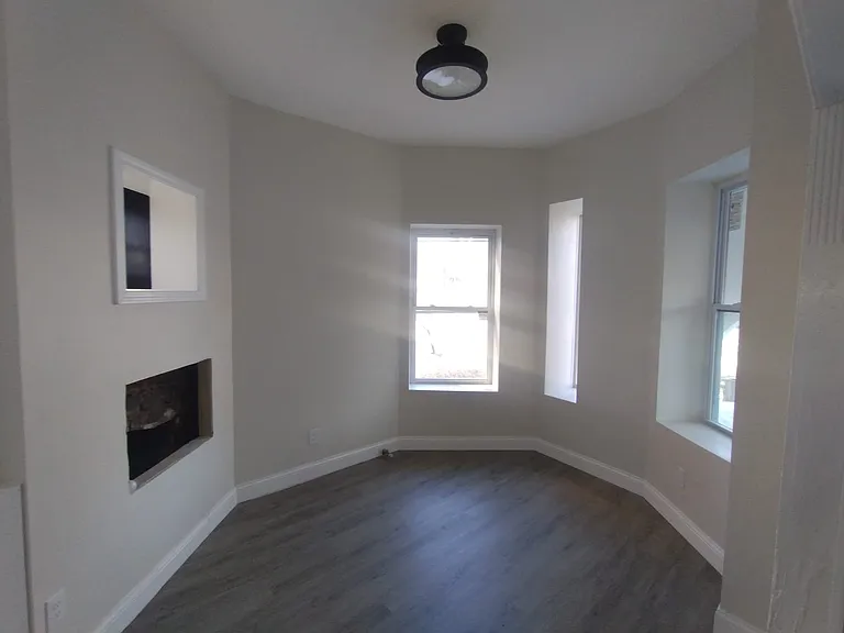 2323 Patterson Ave — Photo 6