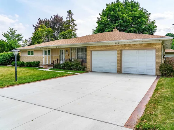 8636 Kidley Dr, Sterling Heights, MI 48314