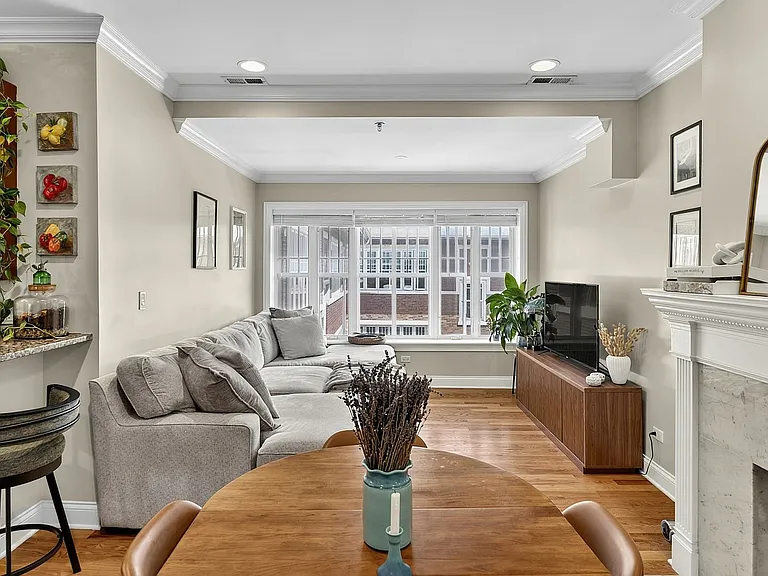 Hinman Court Condos — Photo 22
