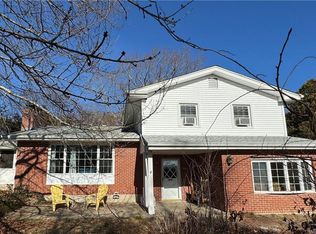 17 Lakeview Heights Rd E, Niantic, CT 06357