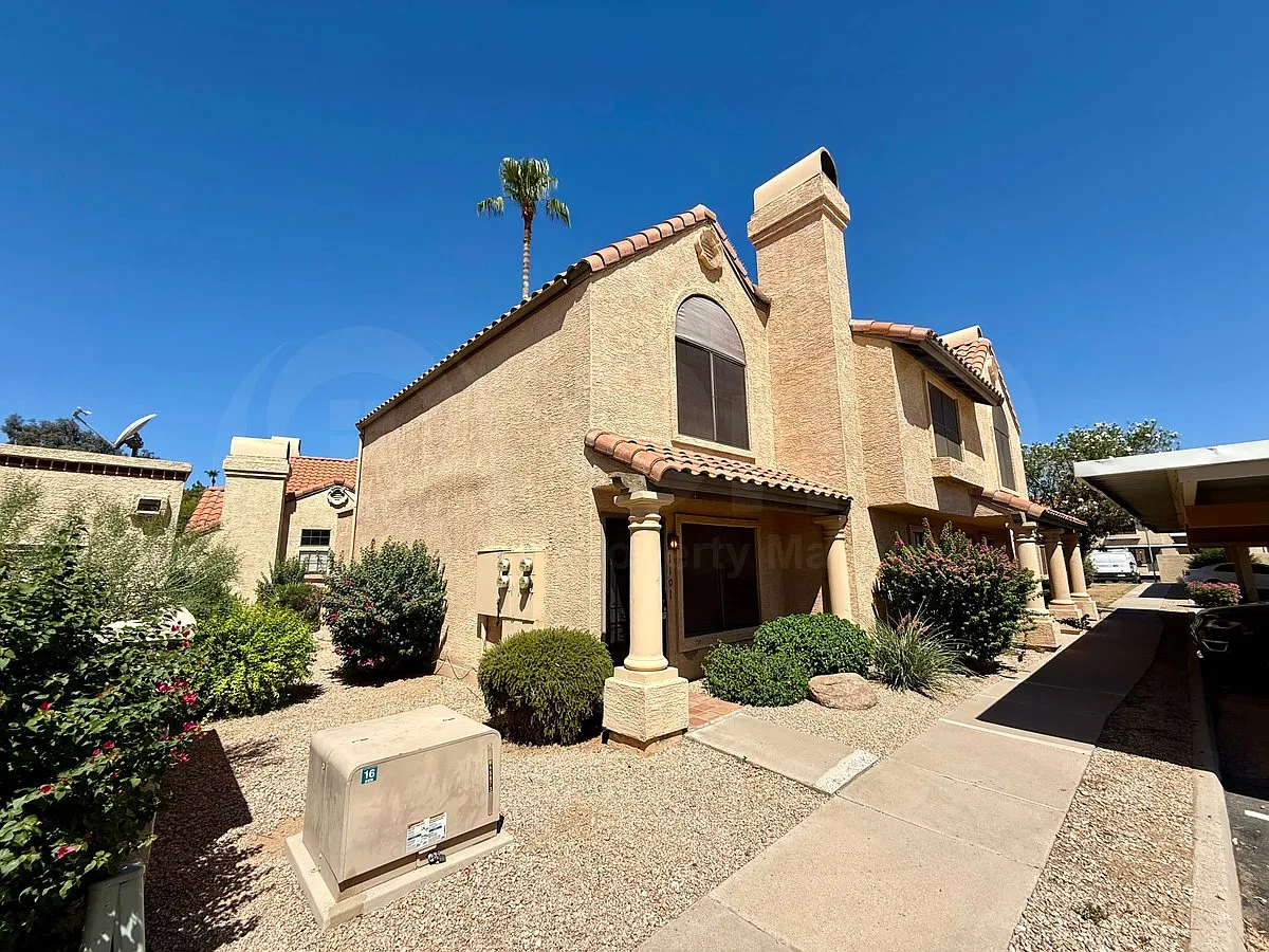 2 bed, 1.5 bath, 1088 sqft, $1,550 — Photo 2