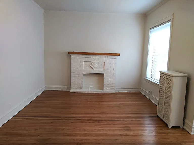 705 W Cornelia Ave #3 — Photo 2