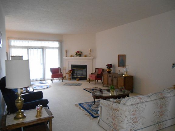 4th image of 18594 Pauls Way