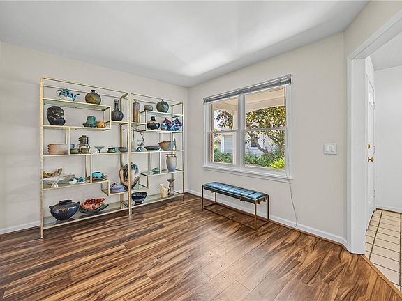 4th image of 80 Stonington Dr