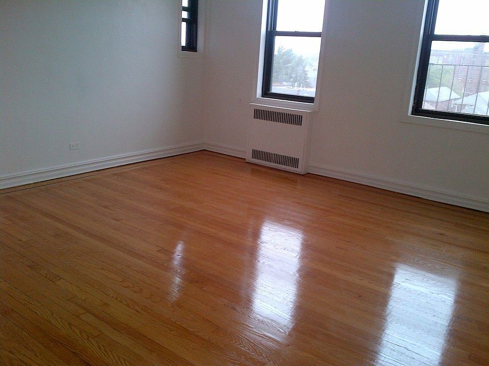 2nd image of 261 Lenox Rd APT 4S