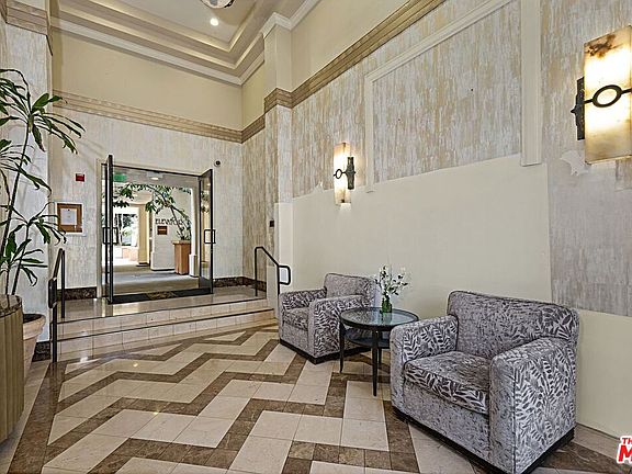 3rd image of 5625 Crescent Park W APT 108