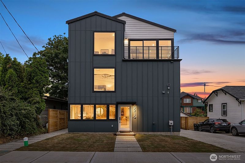 3rd image of 9215 12th Avenue NE