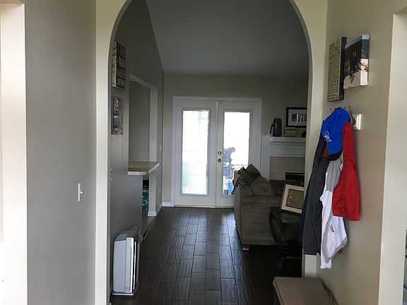 3rd image of 609 Glen Grove Ln
