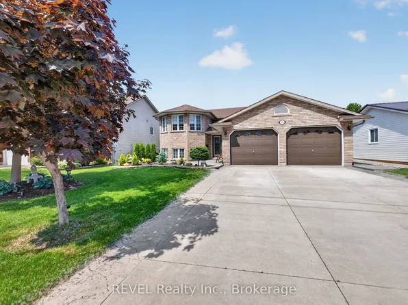 349 Scott Ave, Fort Erie, ON L2A 5E5