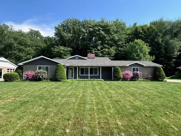 6729 Walnut Creek Dr, Fairview, PA 16415