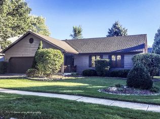 593 Shenandoah Trl, Elgin, IL 60123