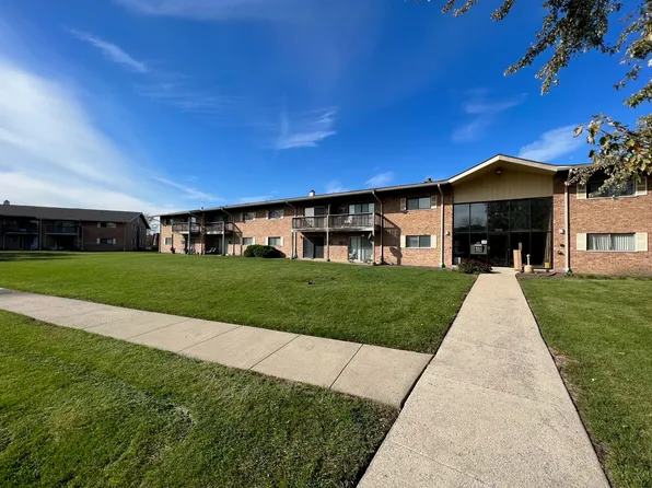 7410 Brookdale Dr APT 105, Darien, IL 60561