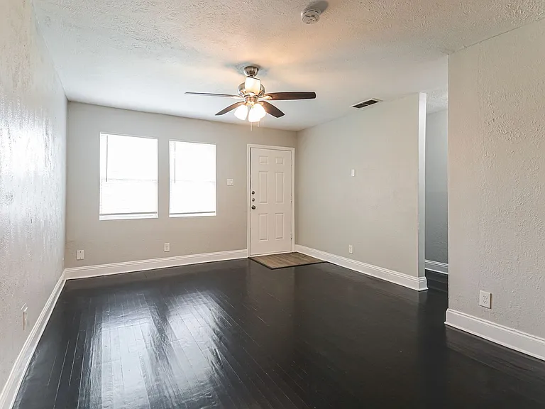 1101 Rancho Dr — Photo 3