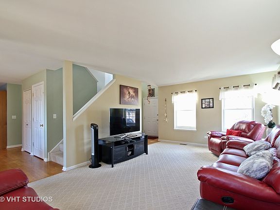 3rd image of 536 Charlton Ct