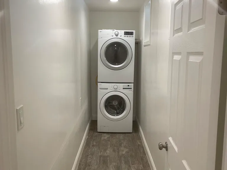 Storage/ Washer/Dryer
